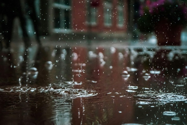 Plas water met regen